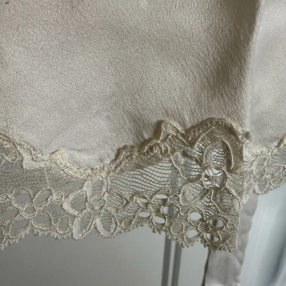 Women’s Elegant Cream Silk Robe and Slip Set, size 1X - Picture 3 of 13